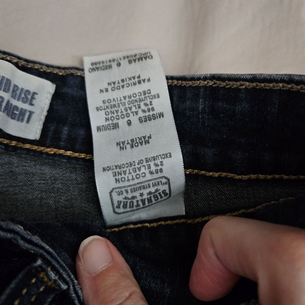 Levi's Mid Rise Straight - Picture 3 of 9